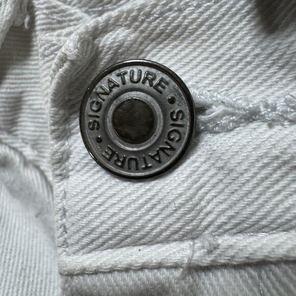 Forever 21 Shorts Womens Medium White Distressed Denim Frayed Hem Ripped Casual - Picture 8 of 12